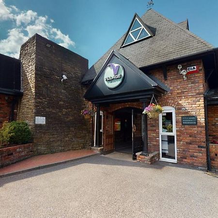 Village Hotel Manchester ハイド エクステリア 写真