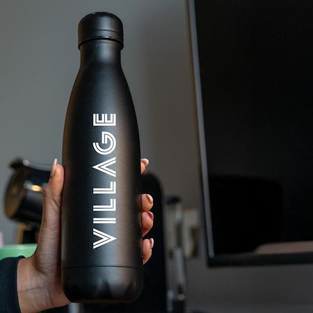 Village Hotel Manchester ハイド エクステリア 写真