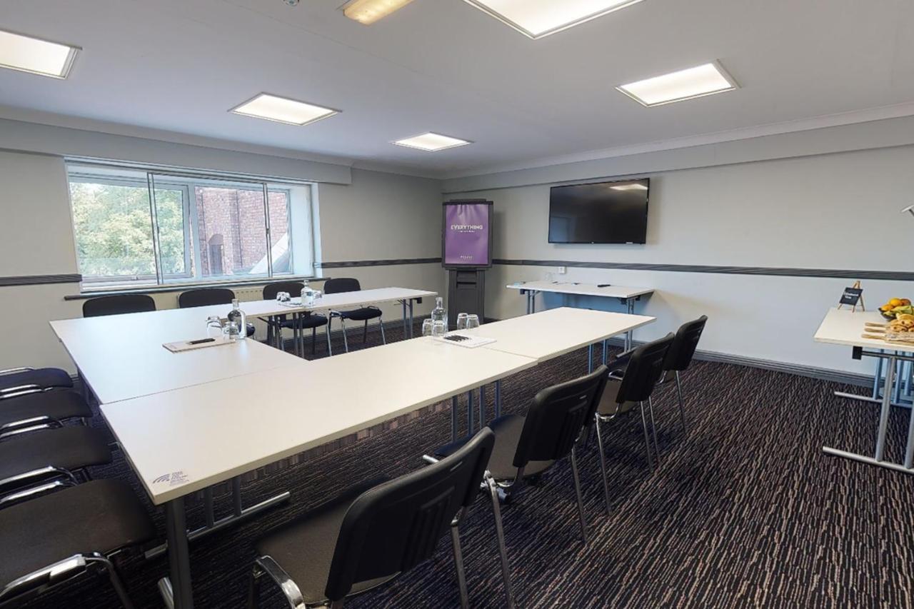 Village Hotel Manchester ハイド エクステリア 写真
