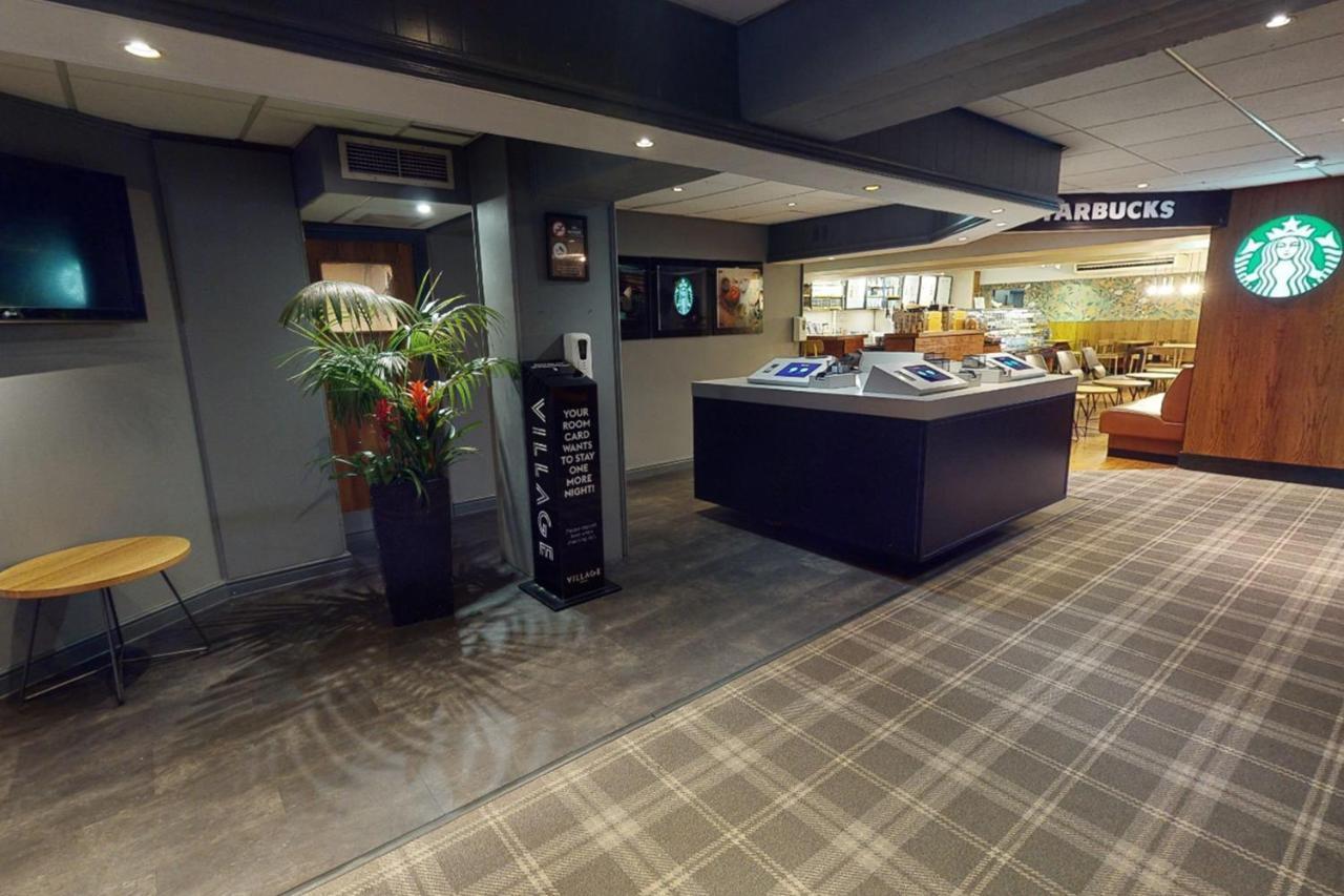 Village Hotel Manchester ハイド エクステリア 写真
