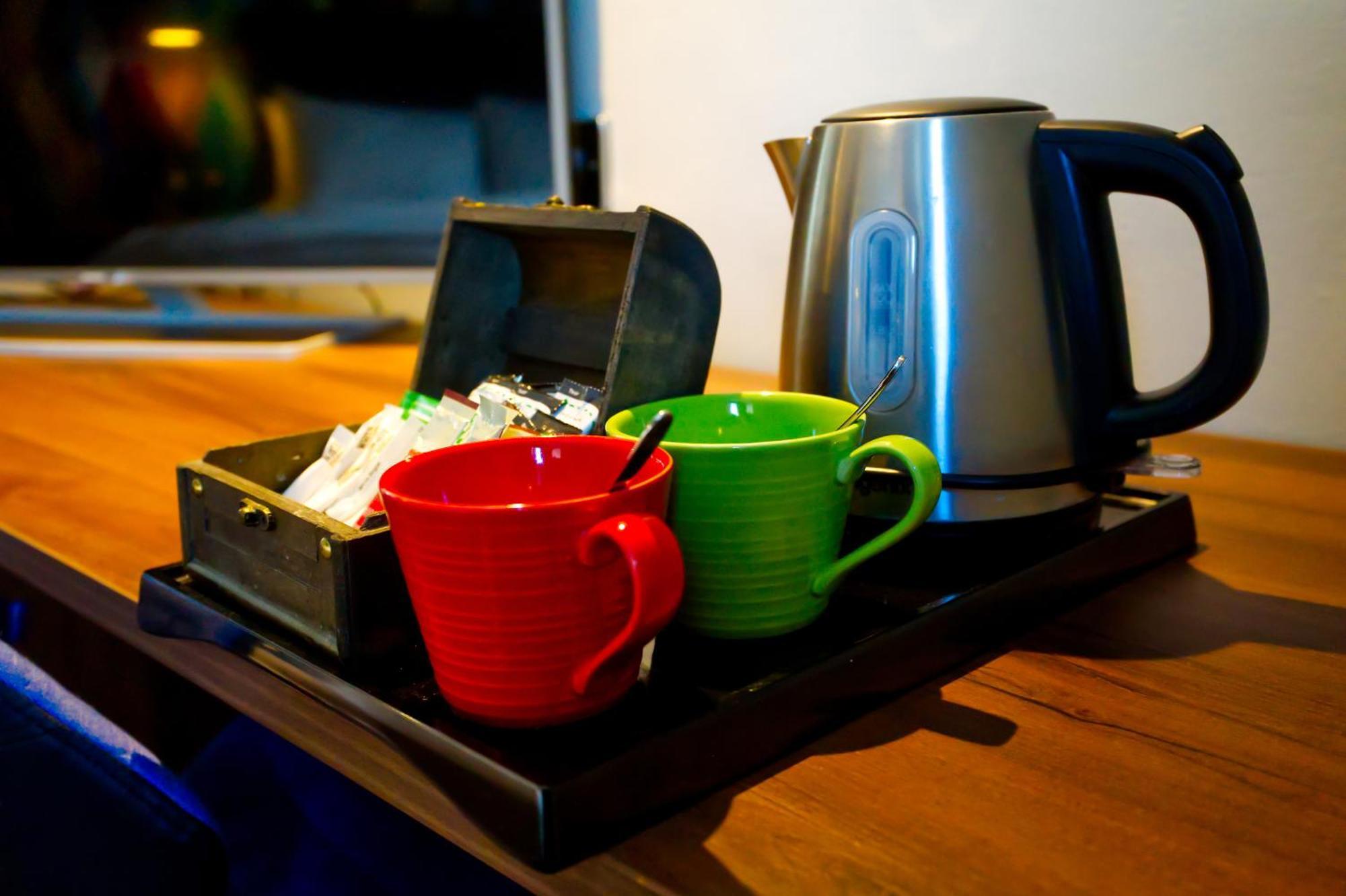 Village Hotel Manchester ハイド エクステリア 写真