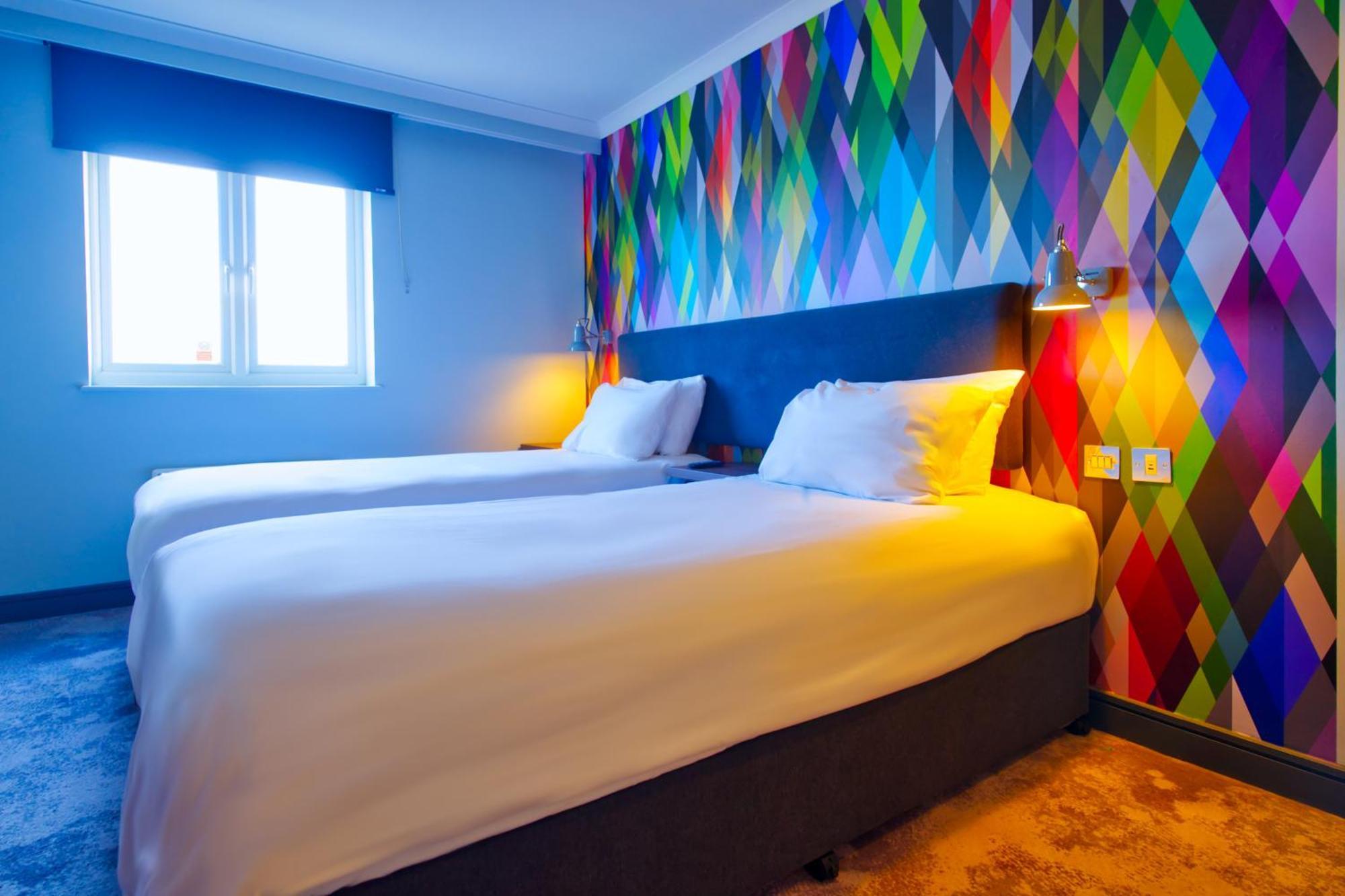 Village Hotel Manchester ハイド エクステリア 写真