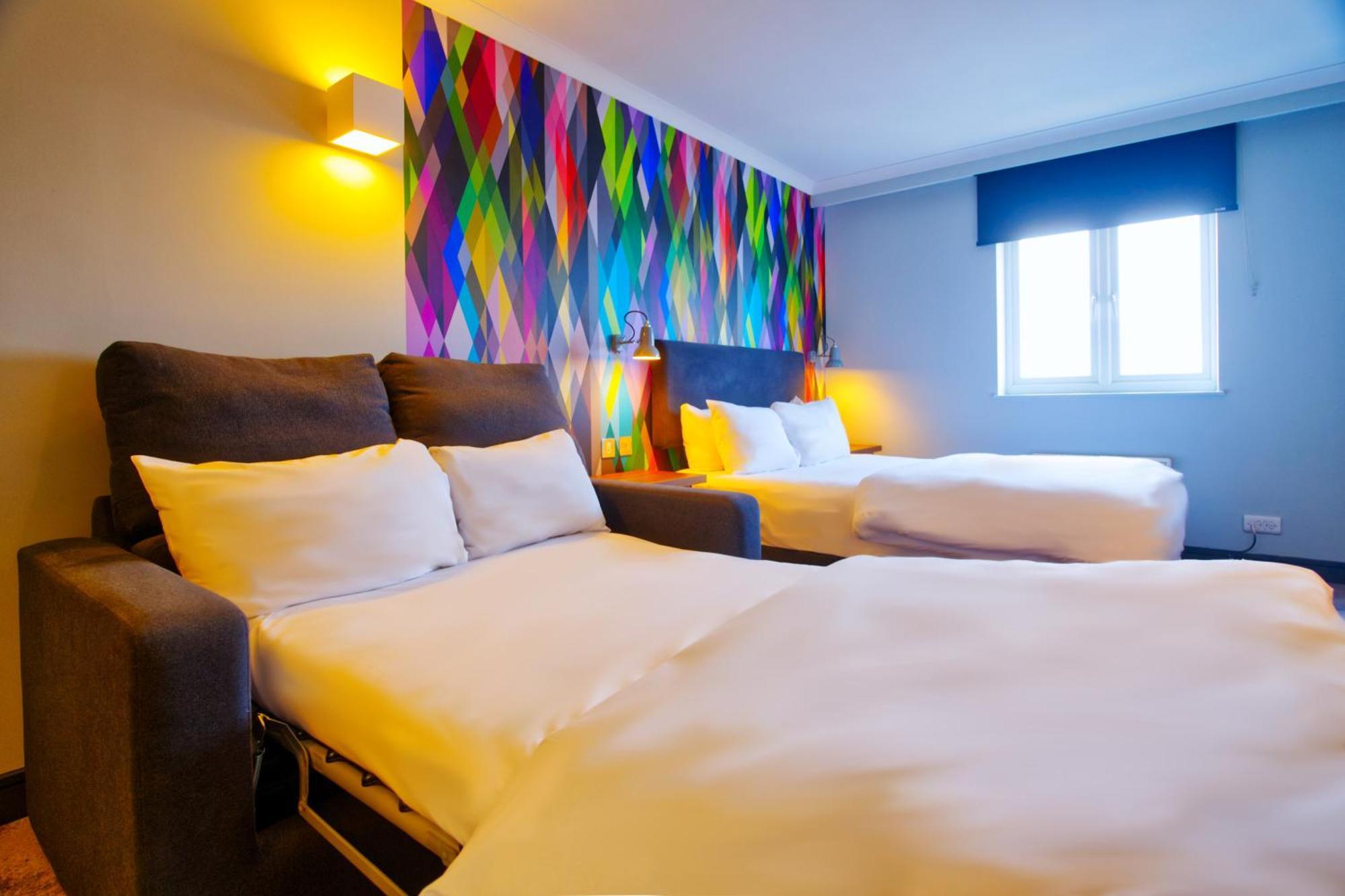 Village Hotel Manchester ハイド エクステリア 写真