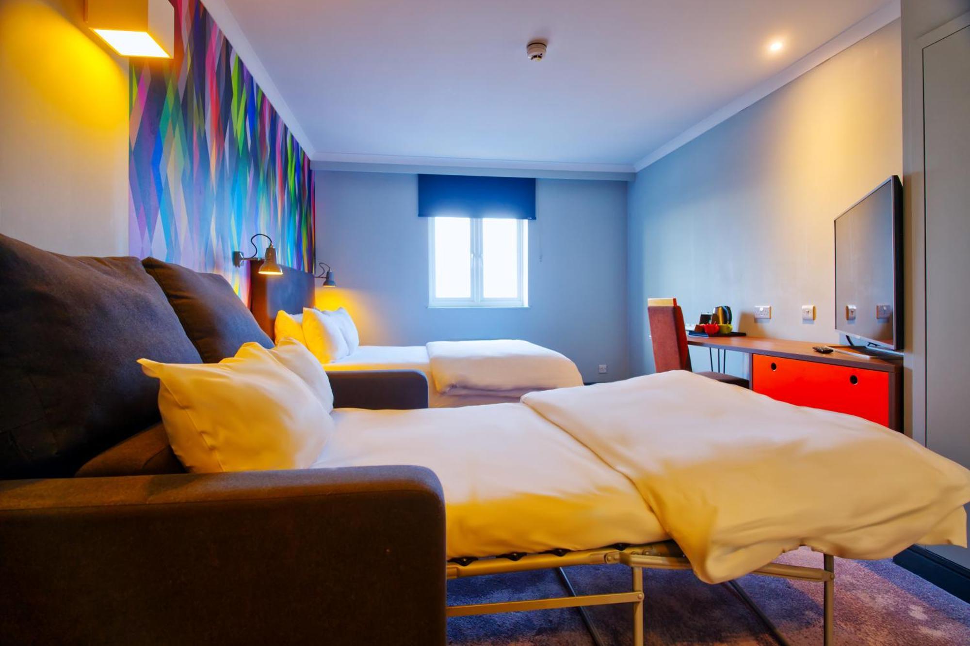 Village Hotel Manchester ハイド エクステリア 写真