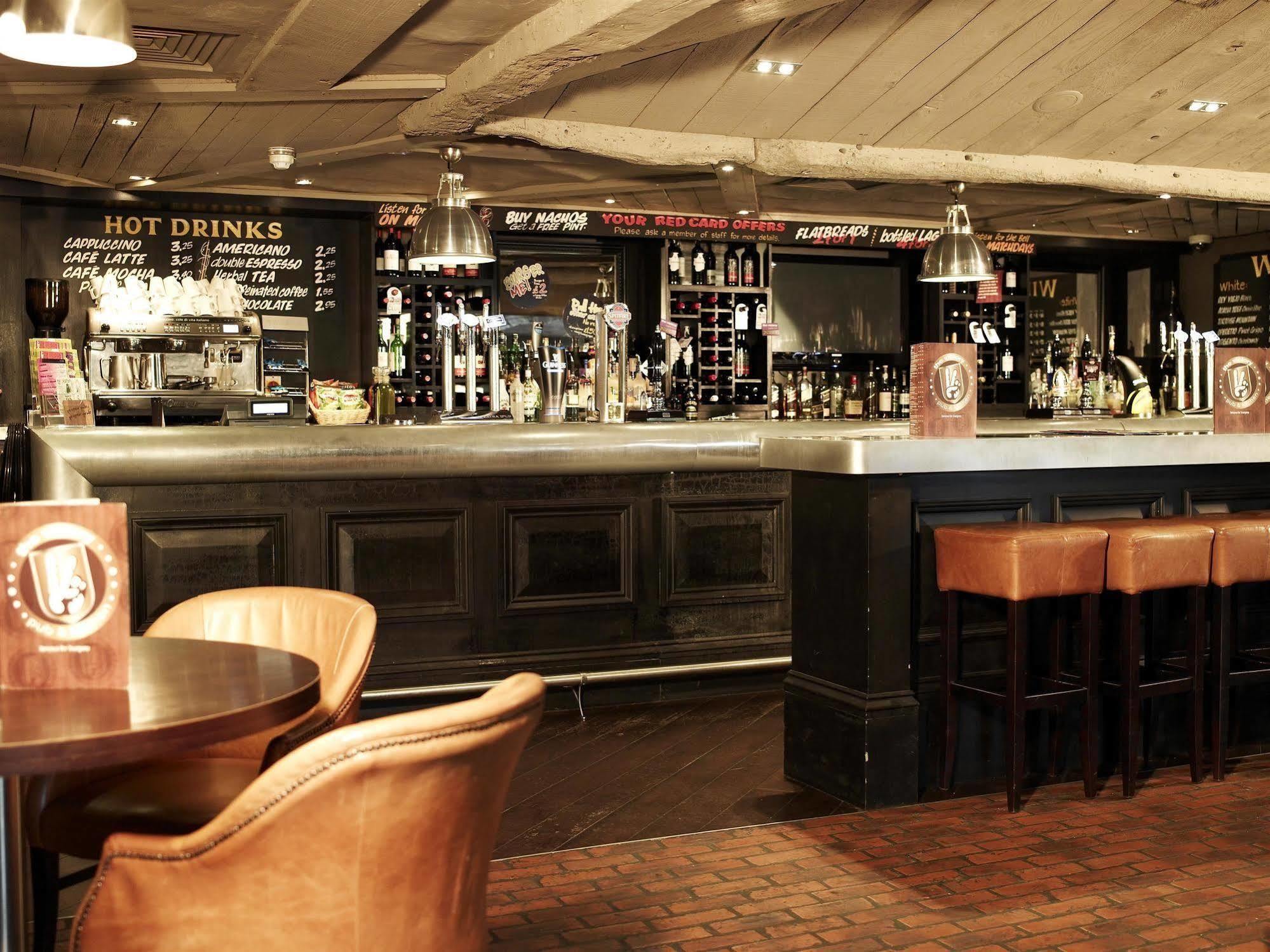 Village Hotel Manchester ハイド エクステリア 写真