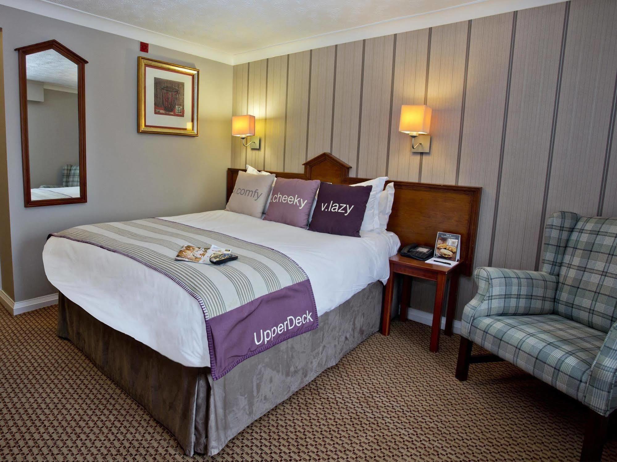 Village Hotel Manchester ハイド エクステリア 写真