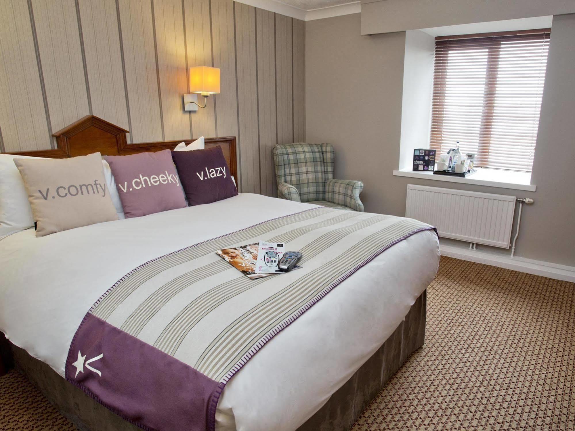 Village Hotel Manchester ハイド エクステリア 写真